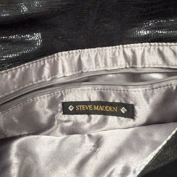 Steve Madden Black Ruffle Wristlet Clutch - Picture 4 of 9